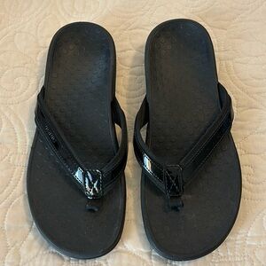 Vionic flip flops
